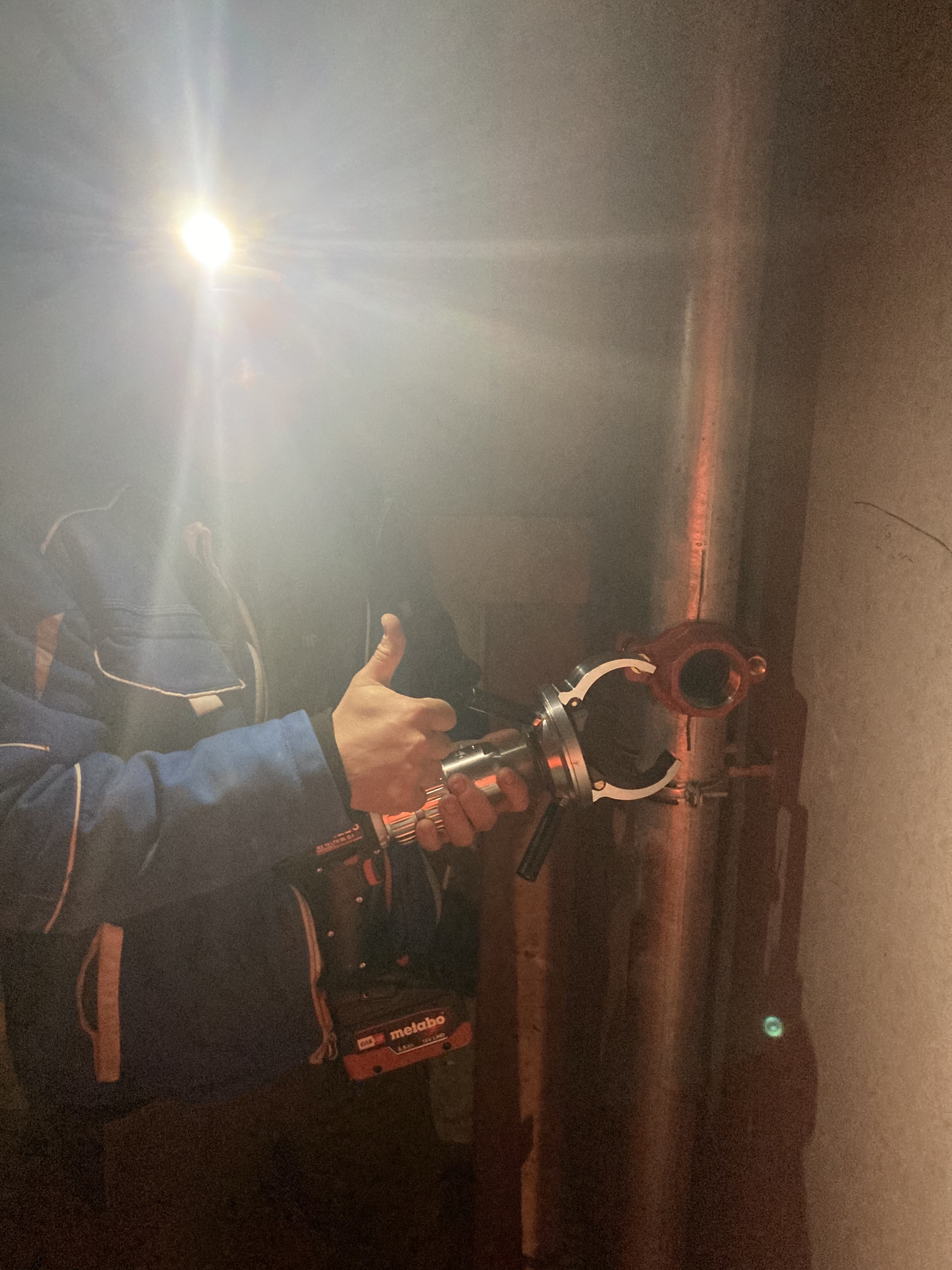 Snapdrill körkivágó gép tesztelése az építkezésen Snapdrill körkivágó gép tesztelése az építkezésen